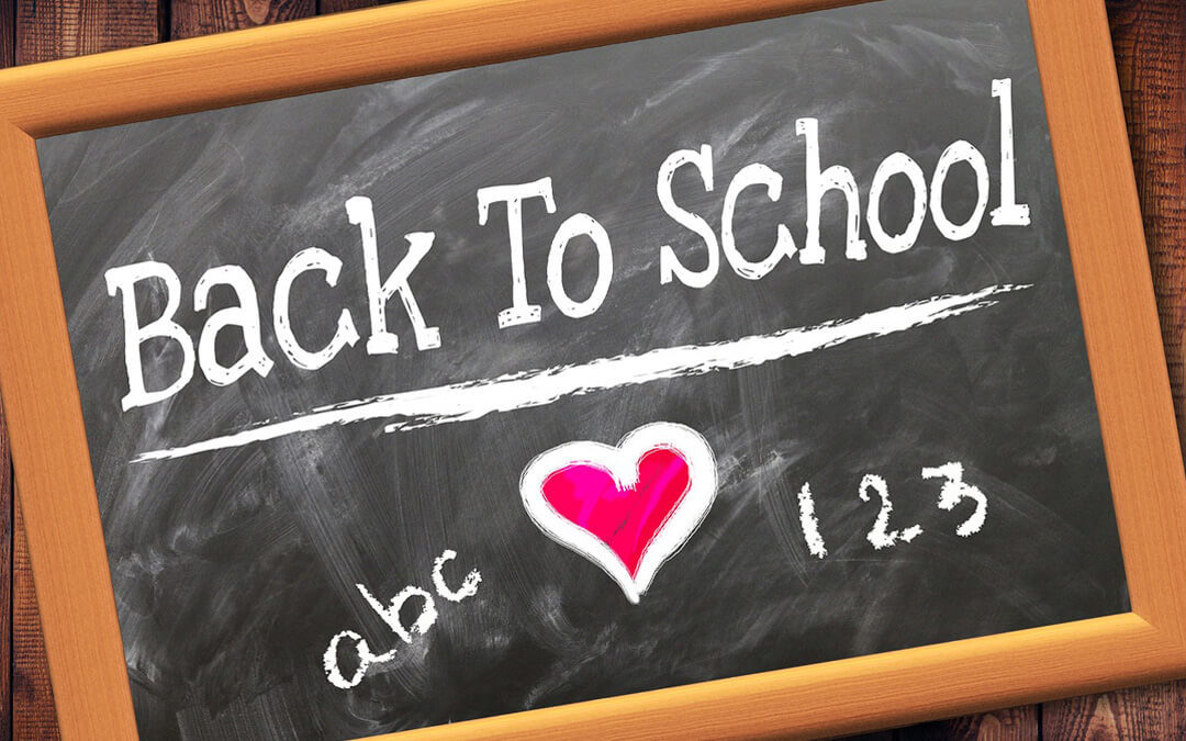 Tafel mit Aufschrift Back To School