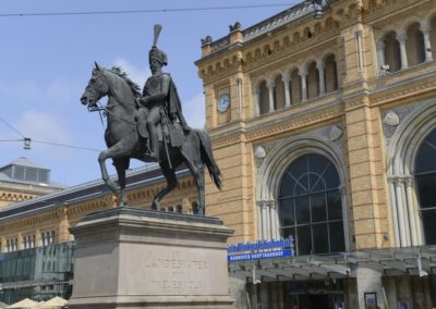 Das Ernst-August-Denkmal vor dem Hauptbahnhof Hannover