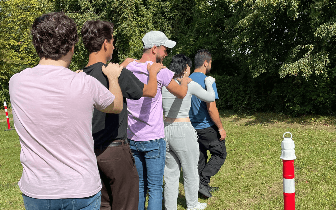 Methodentage: "Blindschleiche" auf dem Sportplatz