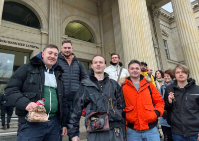 Politikkurse besuchen Debatte im Landtag