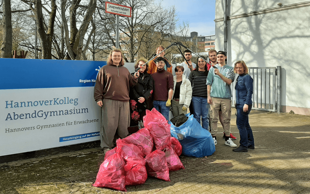 Hannover ist putzmunter: Schüler*innen sammeln Müll.
